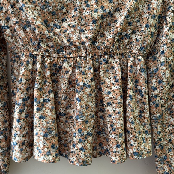 Fall time! Pink Lily long sleeve bell cuffed wrist floral low cut tie back EUC - Picture 6 of 8